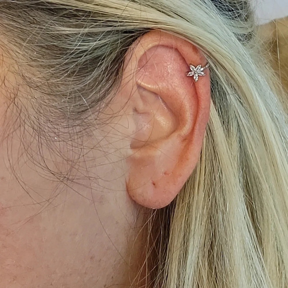 Crystal Flower Ear Cuff - Picture 4 of 9